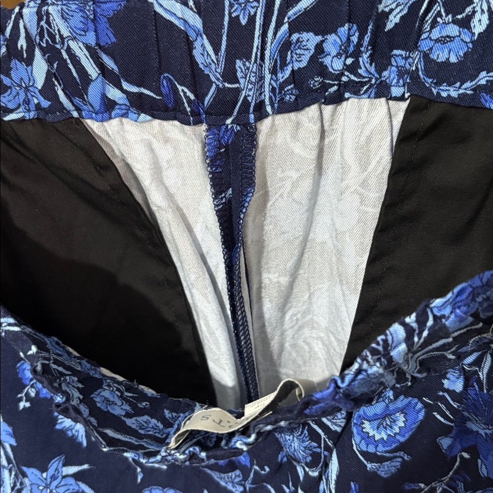 Talbots Floral Blue Shorts size Sp pull on with pockets - Picture 5 of 5